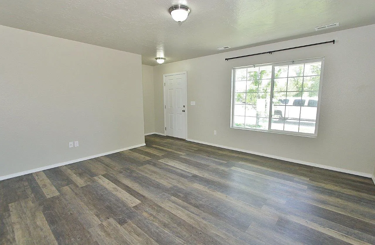4 bed, 2131 sqft, $2,600 — Photo 4