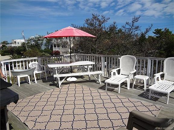 4th image of 1034 Long Beach Blvd