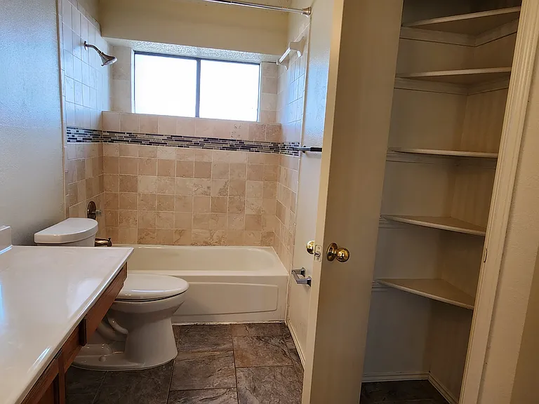 2204 Turf Club Dr — Photo 13