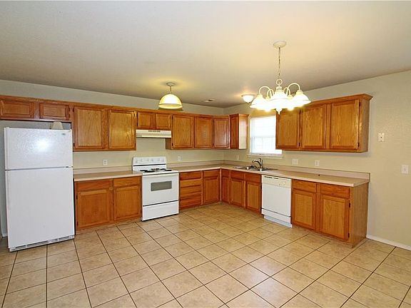 4th image of 670 Appleridge Dr