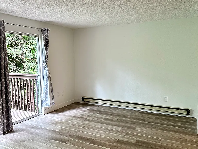 504 Kendall St — Photo 8