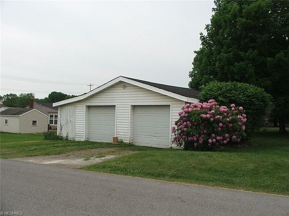 3rd image of 411 Caroline Ave