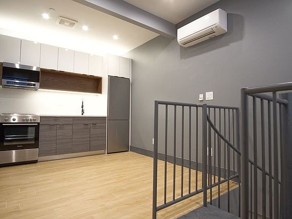 3rd image of 316 Sumpter St #1AA
