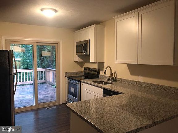 2nd image of 544 Greenhill Ct