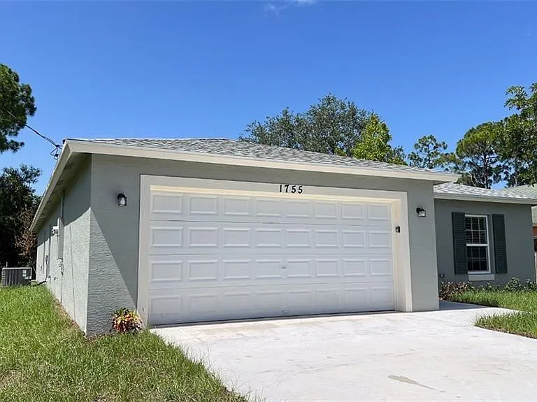 1755 SW Cannon Ave — Photo 1