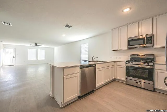 4 bed, 2.5 bath, 2193 sqft, $2,099 — Photo 3