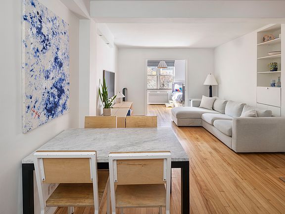 3rd image of 305 W 18th St APT 4D