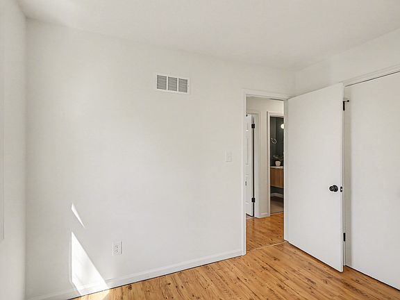 5th image of 11939 Smalley Ave
