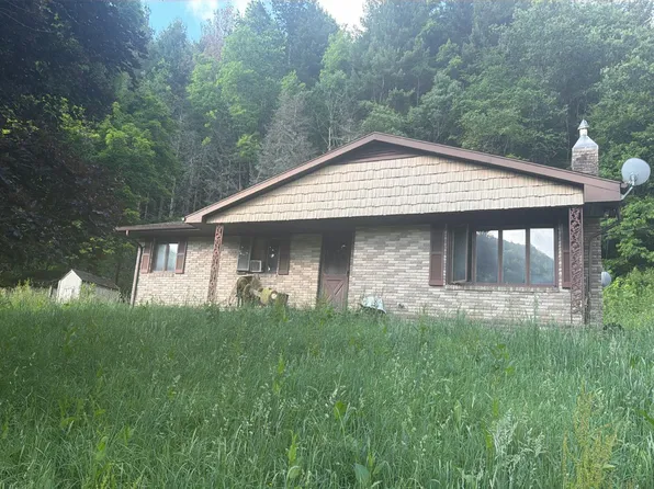 151 School House Rd, Whitetop, VA 24292