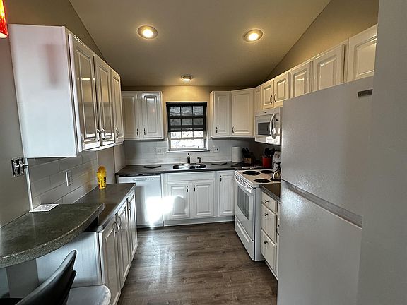 3rd image of 434 1/2 W 3rd St #1