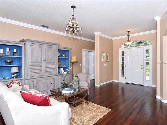 2nd image of 830 Highland Cir