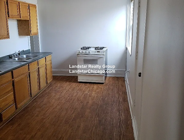 6300 N Oakley Ave #3 — Photo 8