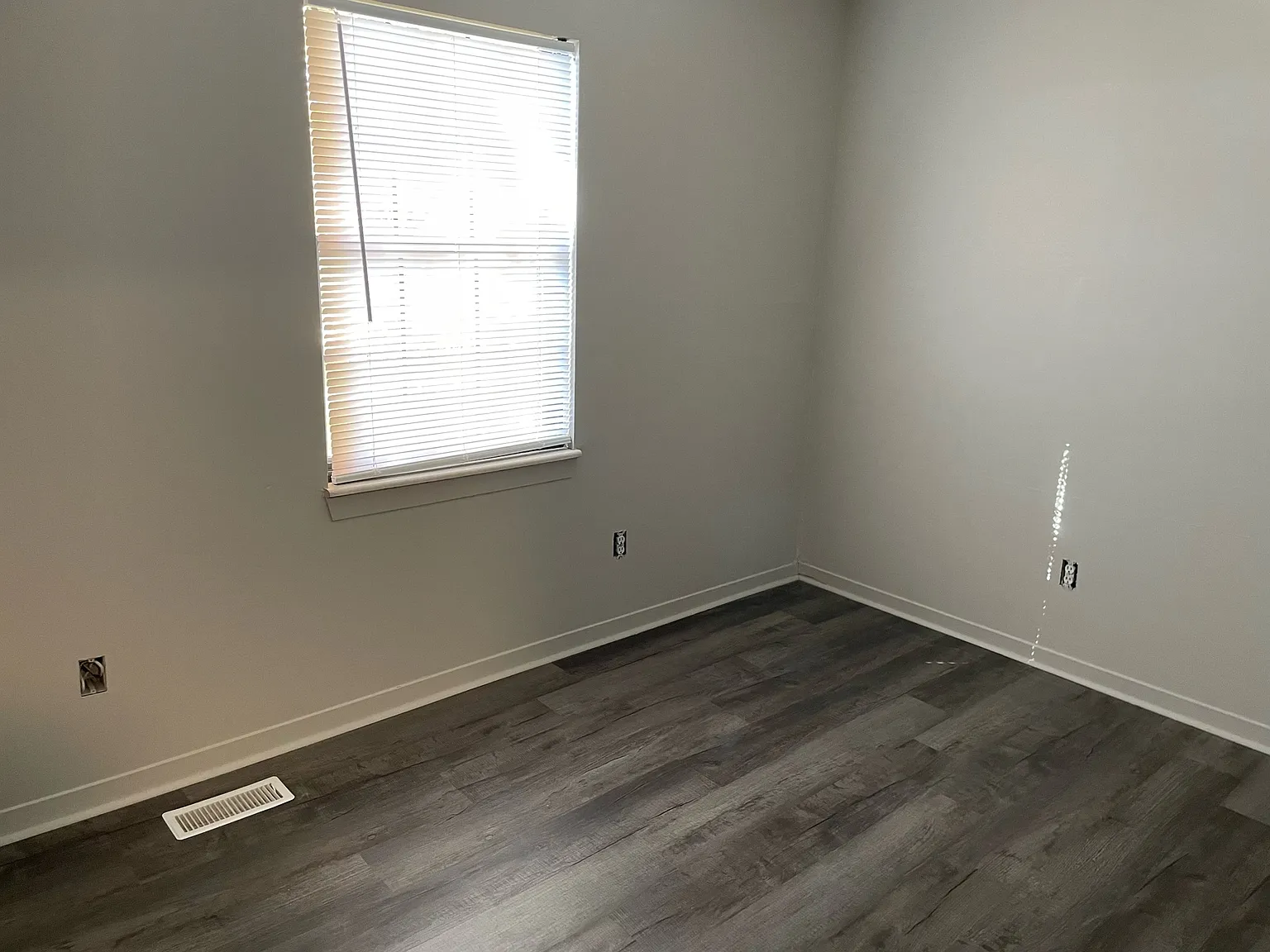 505 East Graham Place - 1 — Photo 4