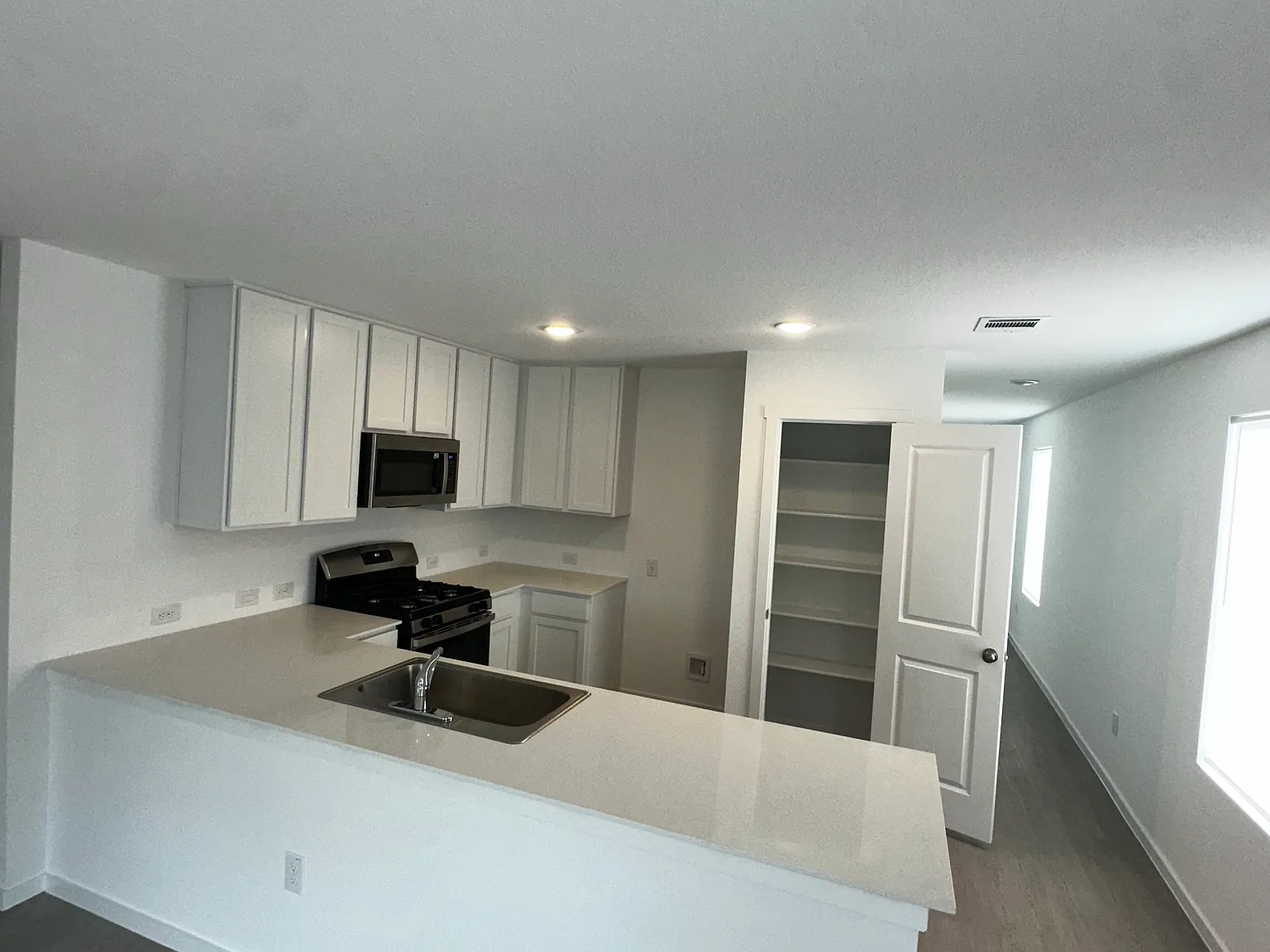 4 bed, 1575 sqft, $1,695 — Photo 3