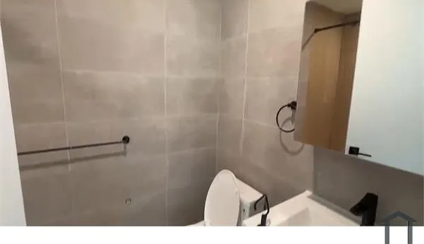 3 bed, 900 sqft, $3,373 — Photo 3