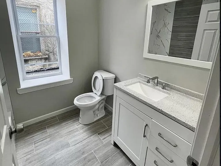 2317 Nicholas St — Photo 2