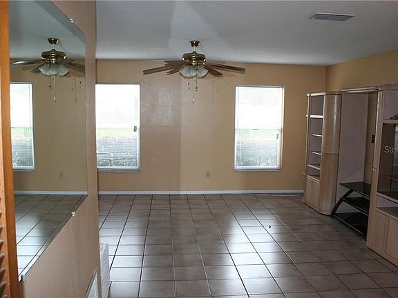 2nd image of 68 Carriage Hill Cir
