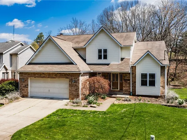 1600 Lakewood Cir, Washington, WV 26181