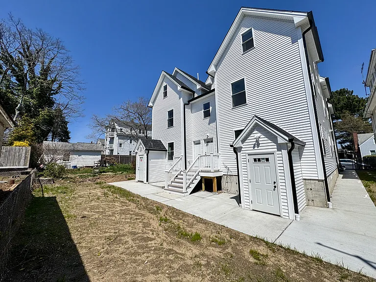 121 Princeton St #121 — Photo 11