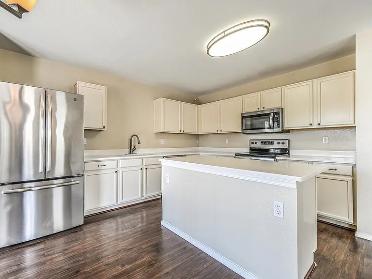 15331 W Cameron Cir — Photo 8