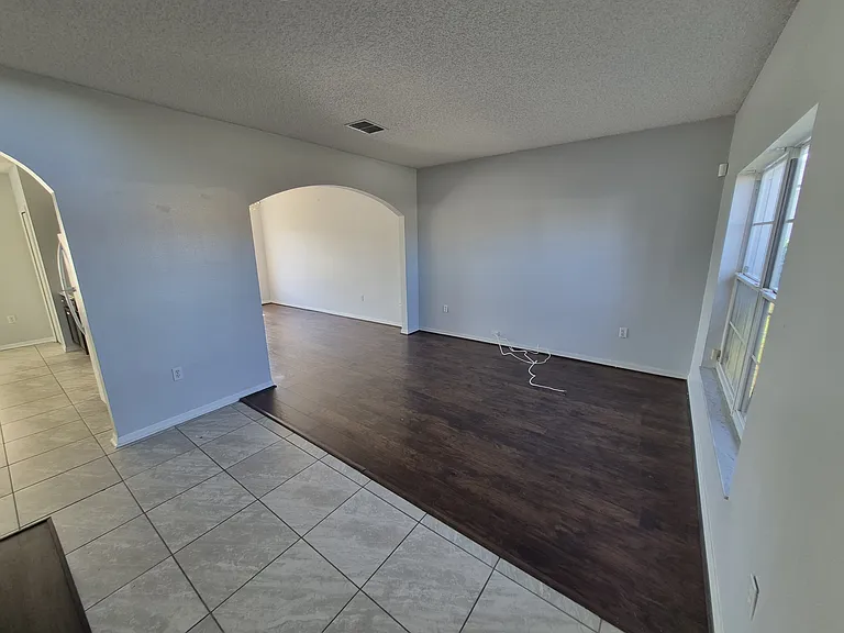 712 Parrot Ct — Photo 6