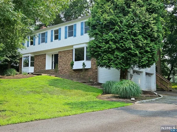 68 Wilson Pl, Closter, NJ 07624