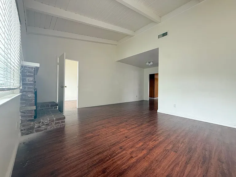 4719 La Presa Ave — Photo 2