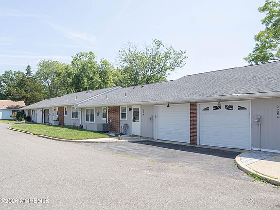 5th image of 228B Buckingham Court