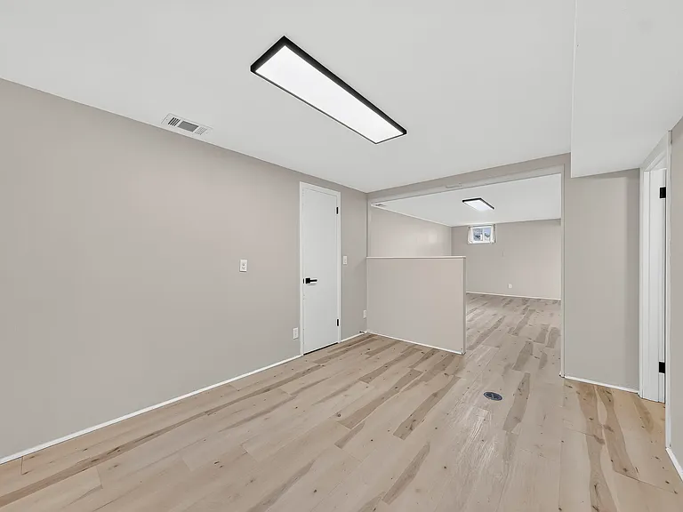 437 Warfield Ave — Photo 23
