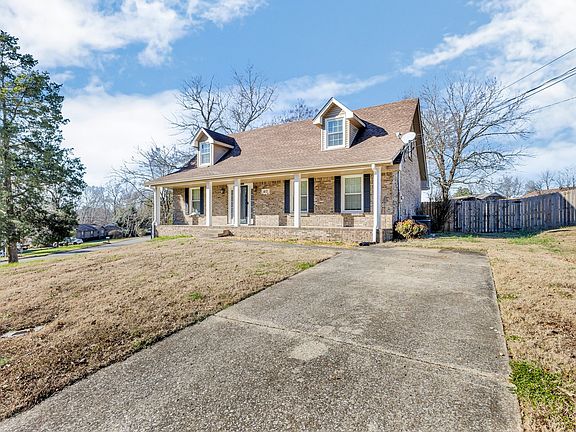 3rd image of 417 Crabtree Cir