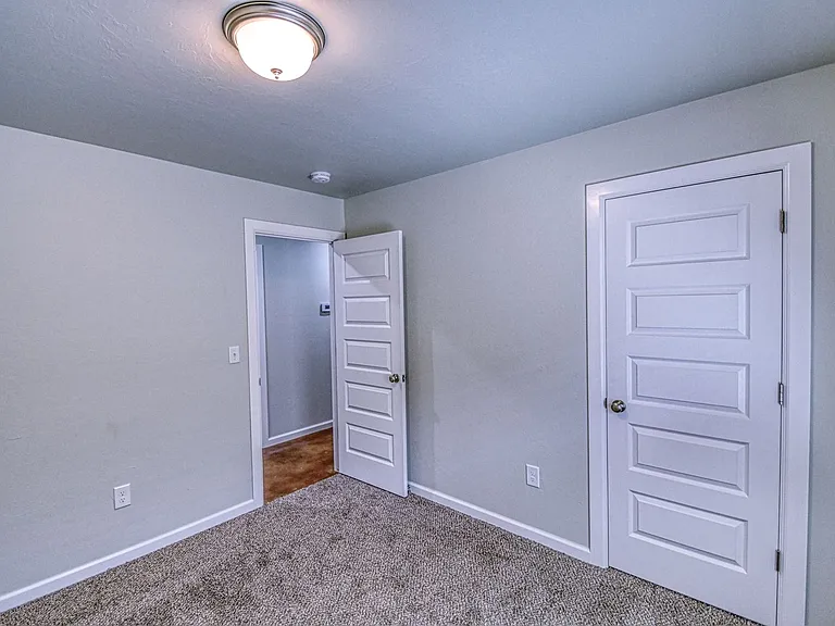 2713 Clifton Ter — Photo 24