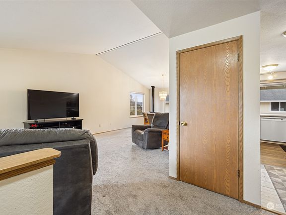 5th image of 108 199th Street E