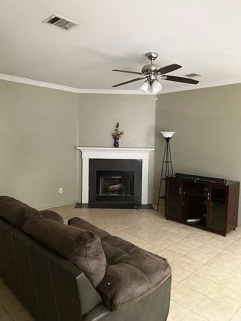 3 bed, 2.0 bath, 1519 sqft, $2,195 — Photo 3