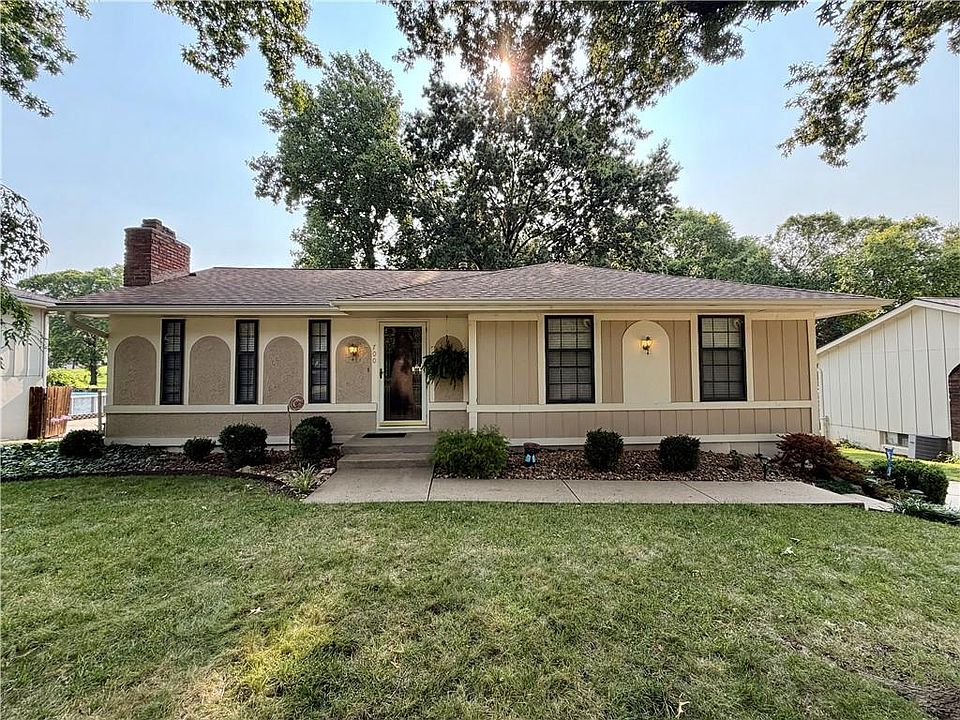 1st image of 700 SW 24th St