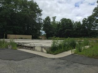 171 Oak Ridge Rd, Oak Ridge, NJ 07438