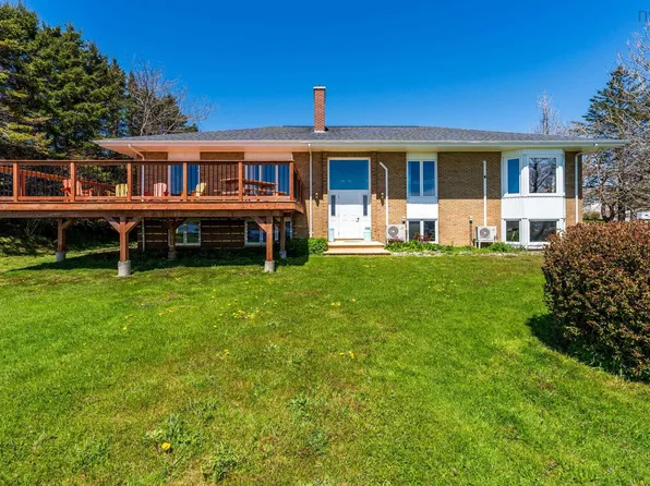 20 Harbourview Dr #18, Yarmouth, NS B5A 4C3