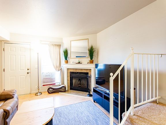 4th image of 1377 Beacon Hill Dr