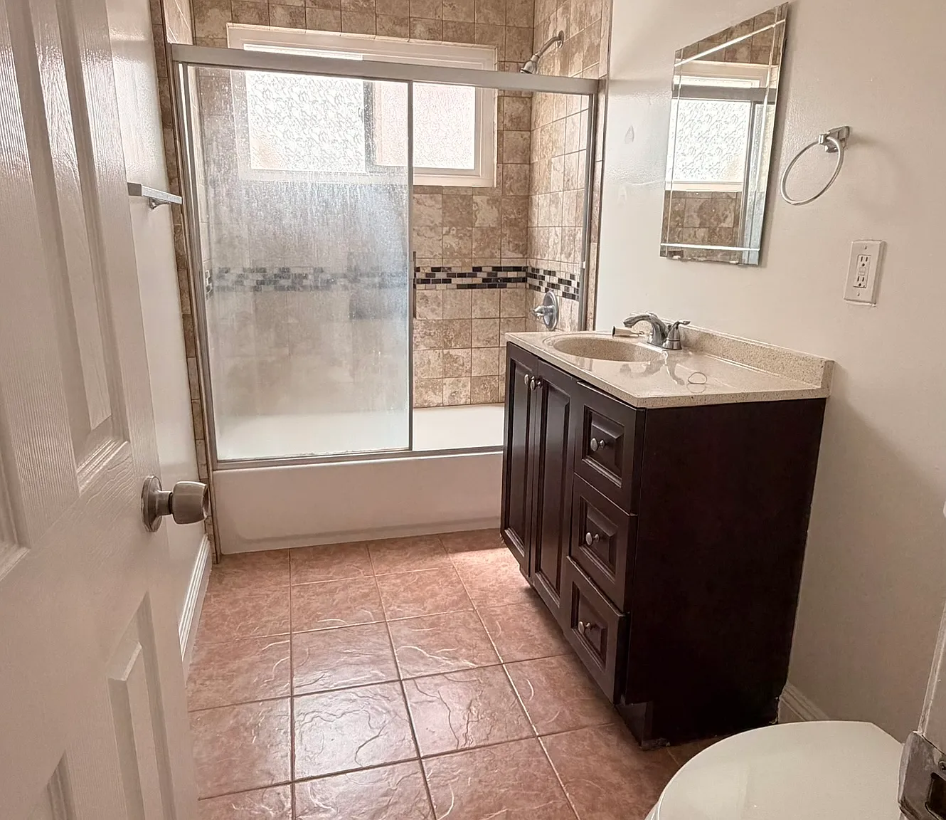 1 bed, 850 sqft, $2,000 — Photo 3