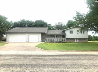 405 W Prairie Ave, Little River, KS 67457