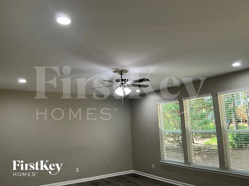 5 bed, 3.0 bath, 3420 sqft, $2,635 — Photo 2