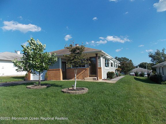 3rd image of 14 Saint David Dr