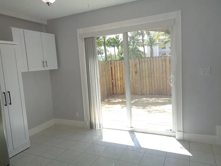 1917 NE 3rd St #103 — Photo 8