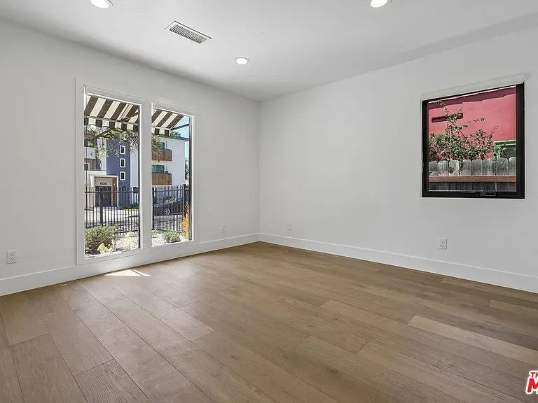 6521 Homewood Ave — Photo 10