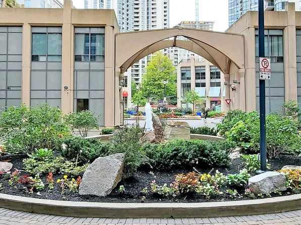 15 Northtown Way, Toronto, ON