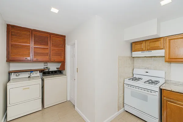 Sold by REMAX Elite | media 10