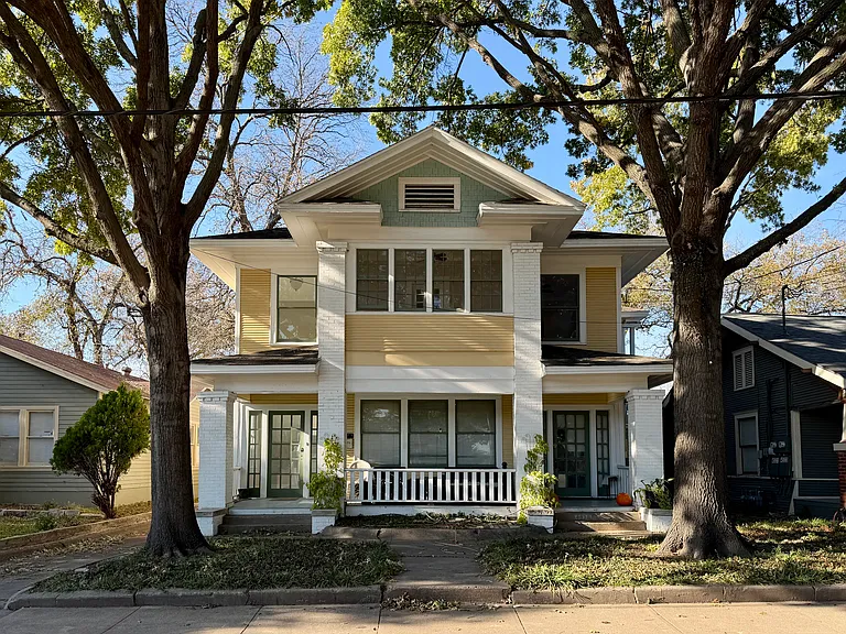Spacious, light-filled top half of duplex