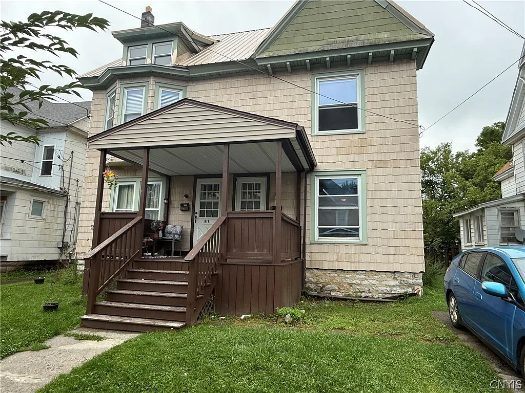 2 bed, 1.0 bath, 2574 sqft, $1,400 — Photo 1