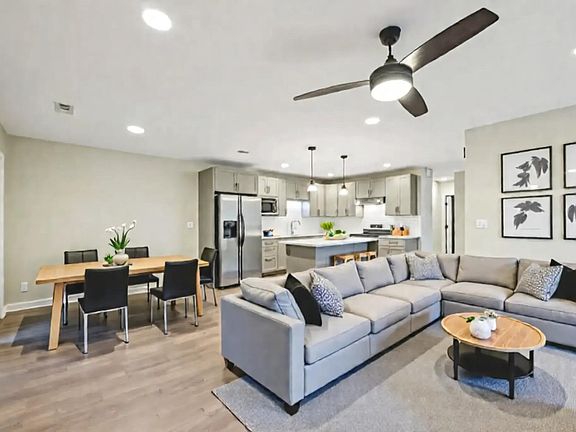4th image of 124 Twin Oaks Pl