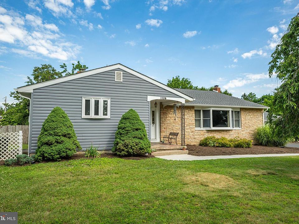 1st image of 1104 Gloria Ln