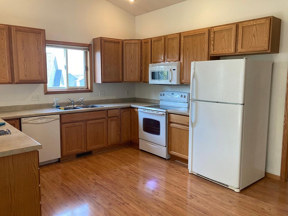 1st image of 2462A Parkview Ln #2462B